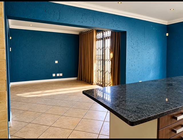 3 BEDROOM TOWNHOUSE FOR SALE IN VANDERBIJLPARK SE 2